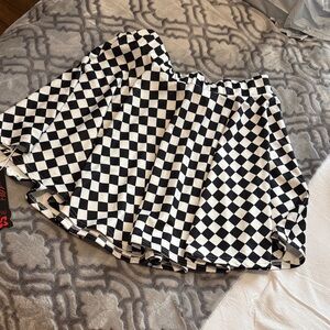 Checked Women’s High Waisted Skater Skirt 🤍🖤